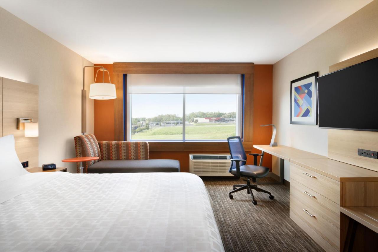 Holiday Inn Express & Suites - Milwaukee West Allis By Ihg Exterior photo